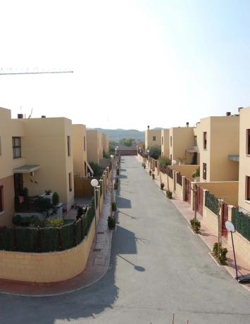 Chalet adosado en calle Capricornio, 9