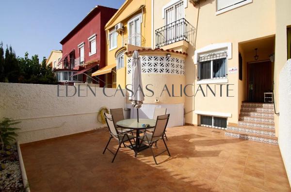 Chalet adosado en calle de I'Ametller