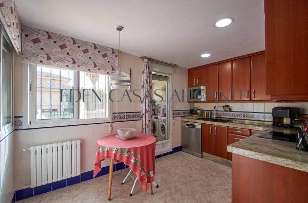 Chalet adosado en calle de I'Ametller