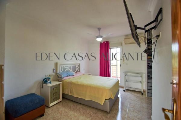 Chalet adosado en calle de I'Ametller