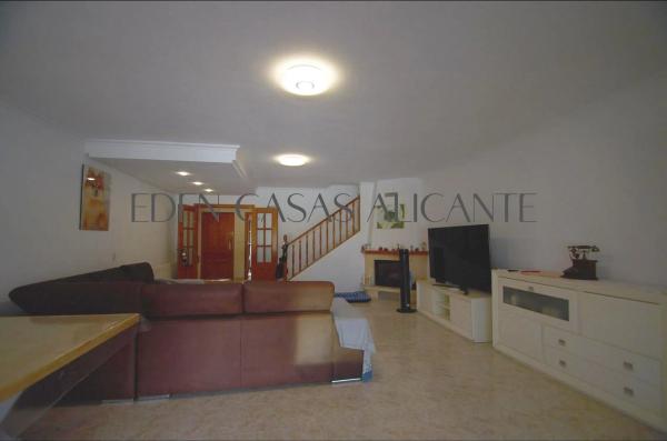 Chalet adosado en calle de I'Ametller