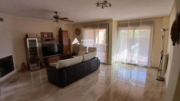 Casa independiente en calle Aries