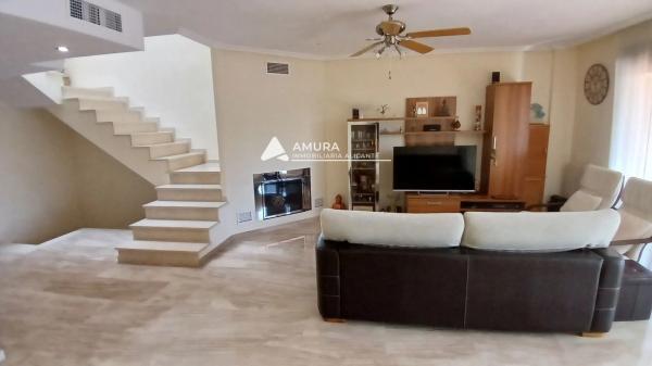 Casa independiente en calle Aries