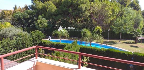 Casa independiente en calle Aries