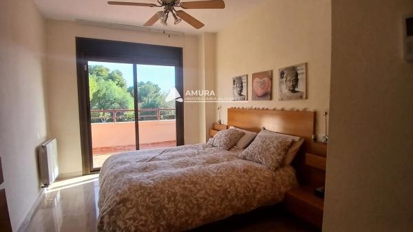 Casa independiente en calle Aries