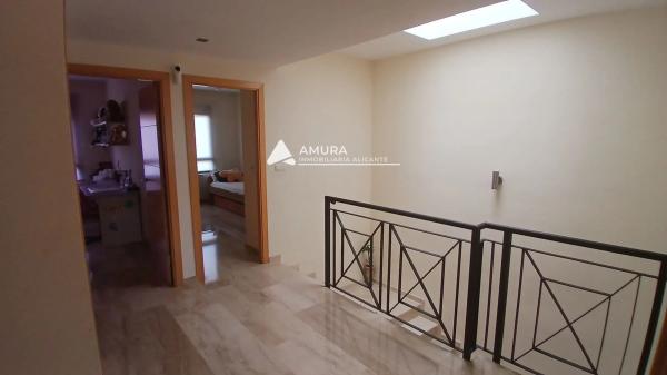 Casa independiente en calle Aries