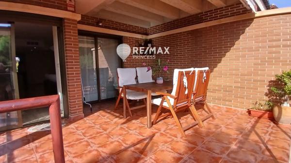 Chalet pareado en calle Aries