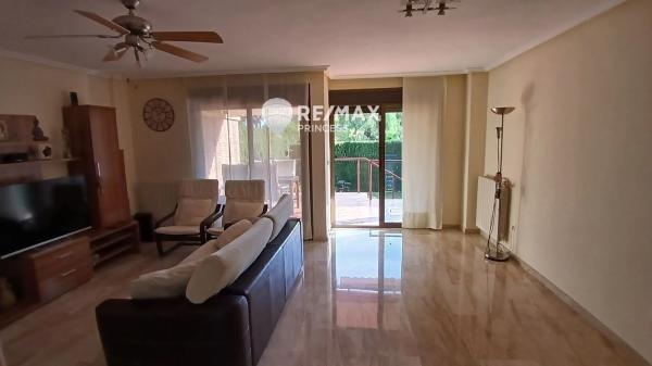 Chalet pareado en calle Aries