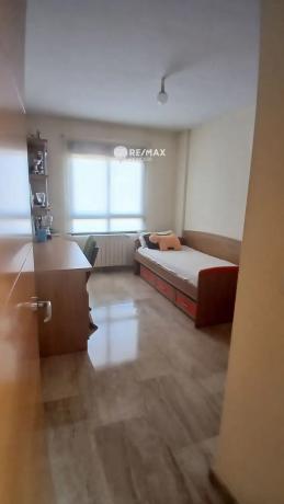 Chalet pareado en calle Aries