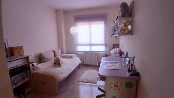 Chalet pareado en calle Aries