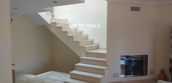 Chalet pareado en calle Aries