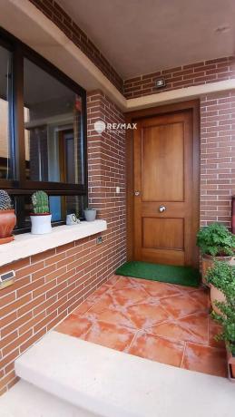 Chalet pareado en calle Aries