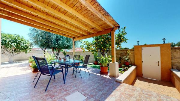 Casa independiente en calle de Mondúver