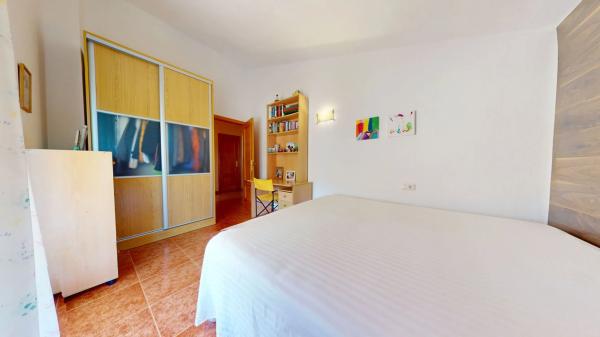 Casa independiente en calle de Mondúver