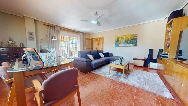 Casa independiente en calle de Mondúver