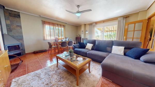 Casa independiente en calle de Mondúver