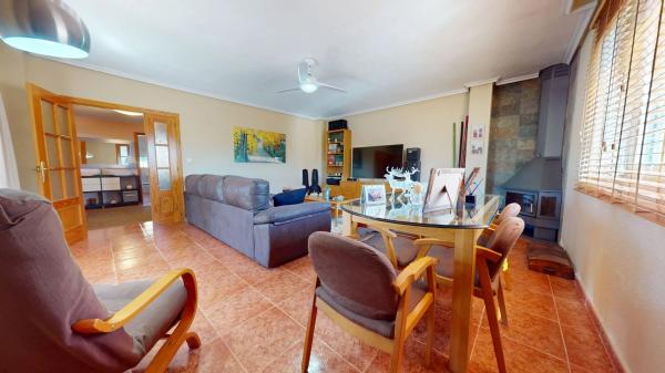 Casa independiente en calle de Mondúver