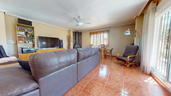 Casa independiente en calle de Mondúver