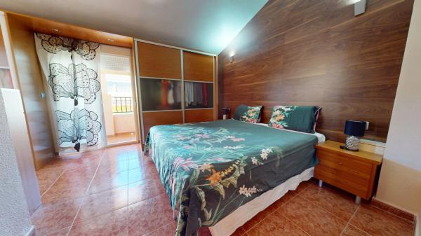 Casa independiente en calle de Mondúver