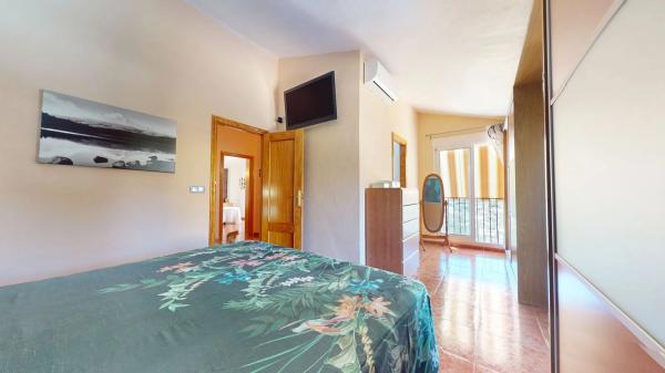 Casa independiente en calle de Mondúver