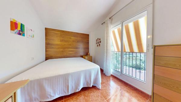 Casa independiente en calle de Mondúver