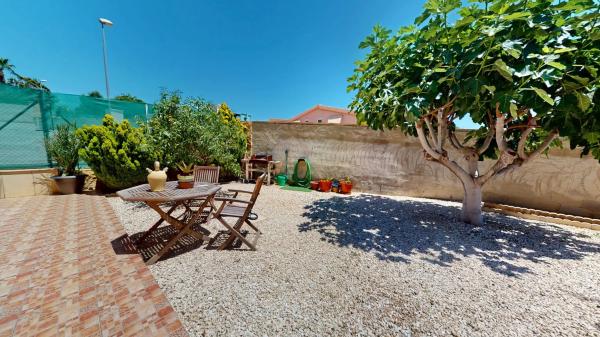 Casa independiente en calle de Mondúver
