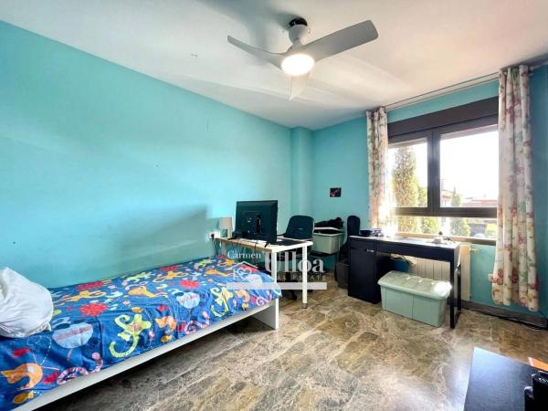 Chalet pareado en calle Pegas