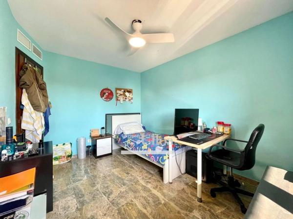 Chalet pareado en calle Pegas