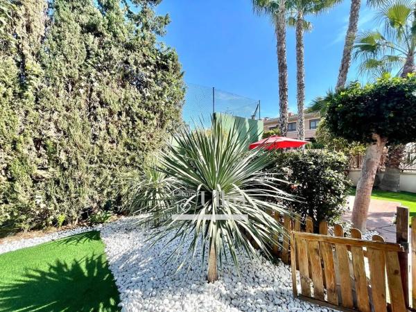 Chalet pareado en calle Pegas