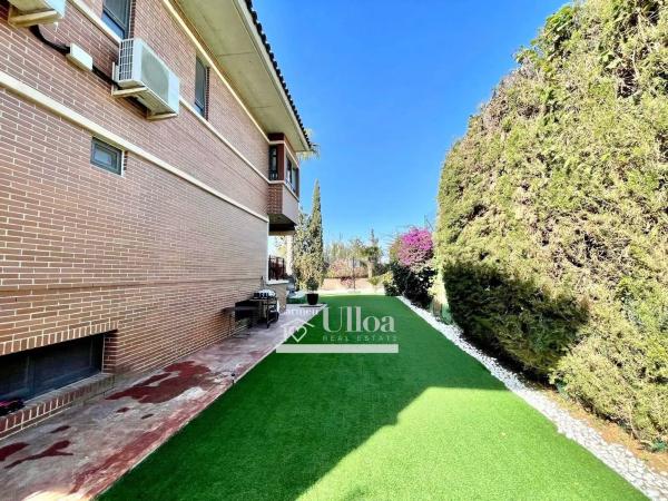 Chalet pareado en calle Pegas