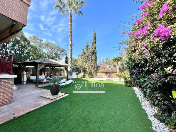 Chalet pareado en calle Pegas