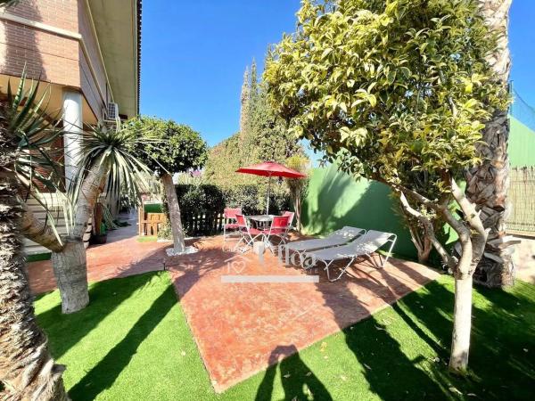 Chalet pareado en calle Pegas