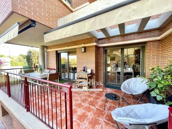 Chalet pareado en calle Pegas