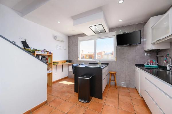 Chalet adosado en calle de I'Ametller, 56