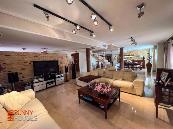 Casa independiente en calle Pintor el Greco