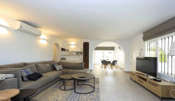 Casa independiente en Urbanización Albir Zona 2