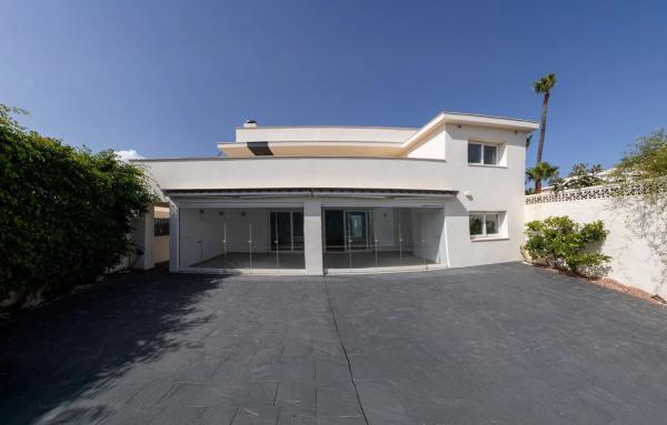 Chalet pareado en calle Austral