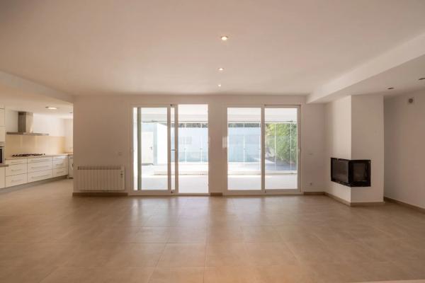 Chalet pareado en calle Austral