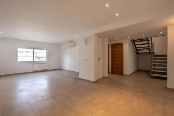 Chalet pareado en calle Austral