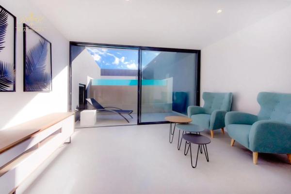 Chalet adosado en calle Urania