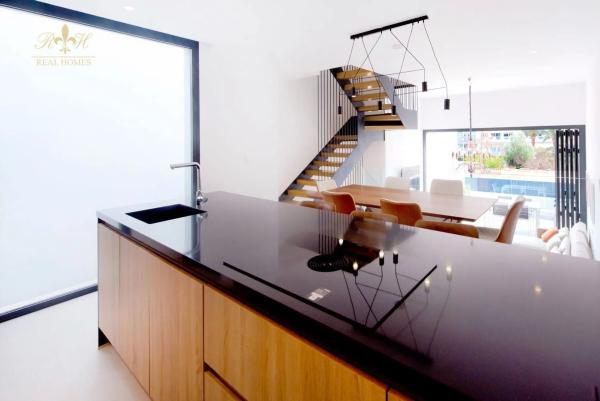 Chalet adosado en calle Urania