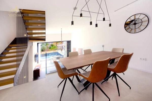 Chalet adosado en calle Urania