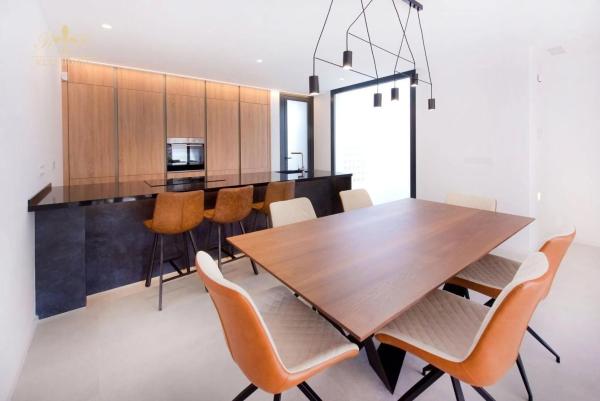 Chalet adosado en calle Urania