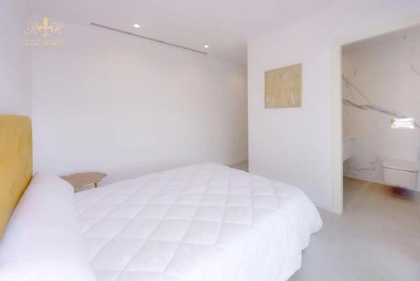 Chalet adosado en calle Urania