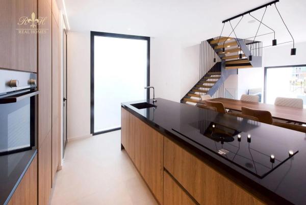 Chalet adosado en calle Urania