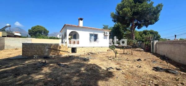 Casa independiente en calle Beverly Hills