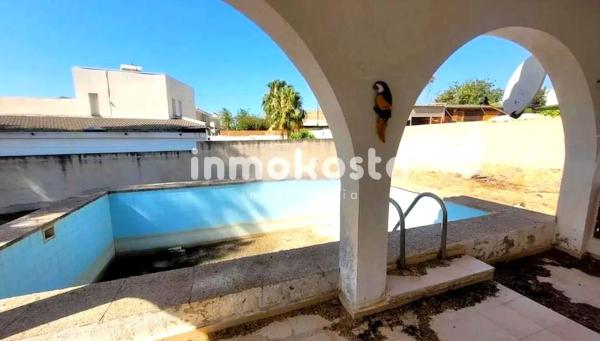 Casa independiente en calle Beverly Hills