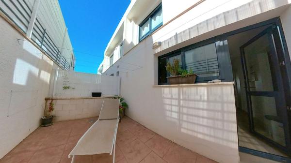 Chalet adosado en calle Merla, 3