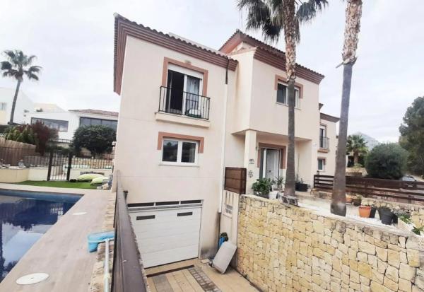 Chalet adosado en calle Riu Guadiana