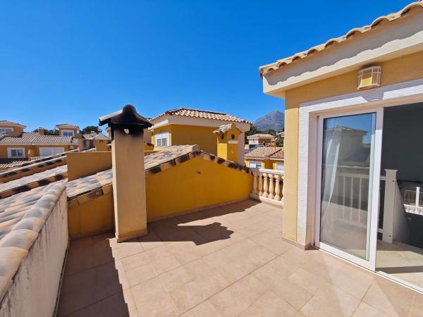 Chalet adosado en avenida poeta Miguel Hernández, 19